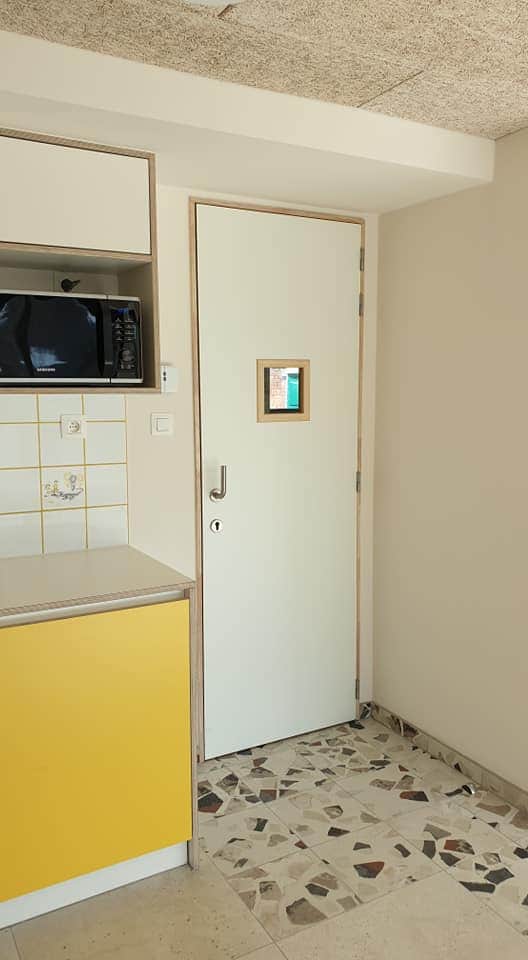 Binnendeuren en kaders kinderdagverblijf Veltem-Beisem - Vrago Interieur